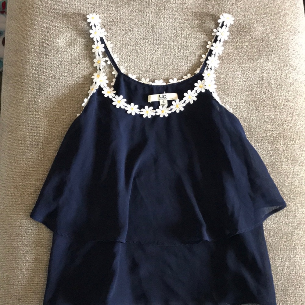 Daisy trim ruffle tank top